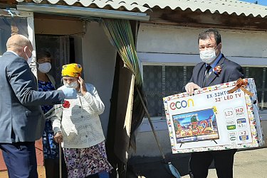 В знак памяти – Цветы Победы